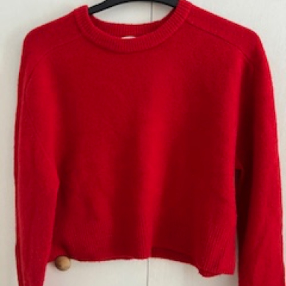 S Universal Thread red sweater